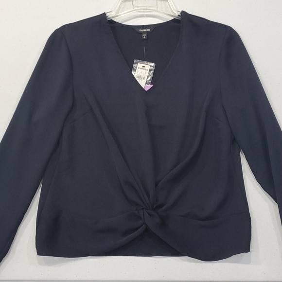 🆕️Express blouse - Picture 2 of 8